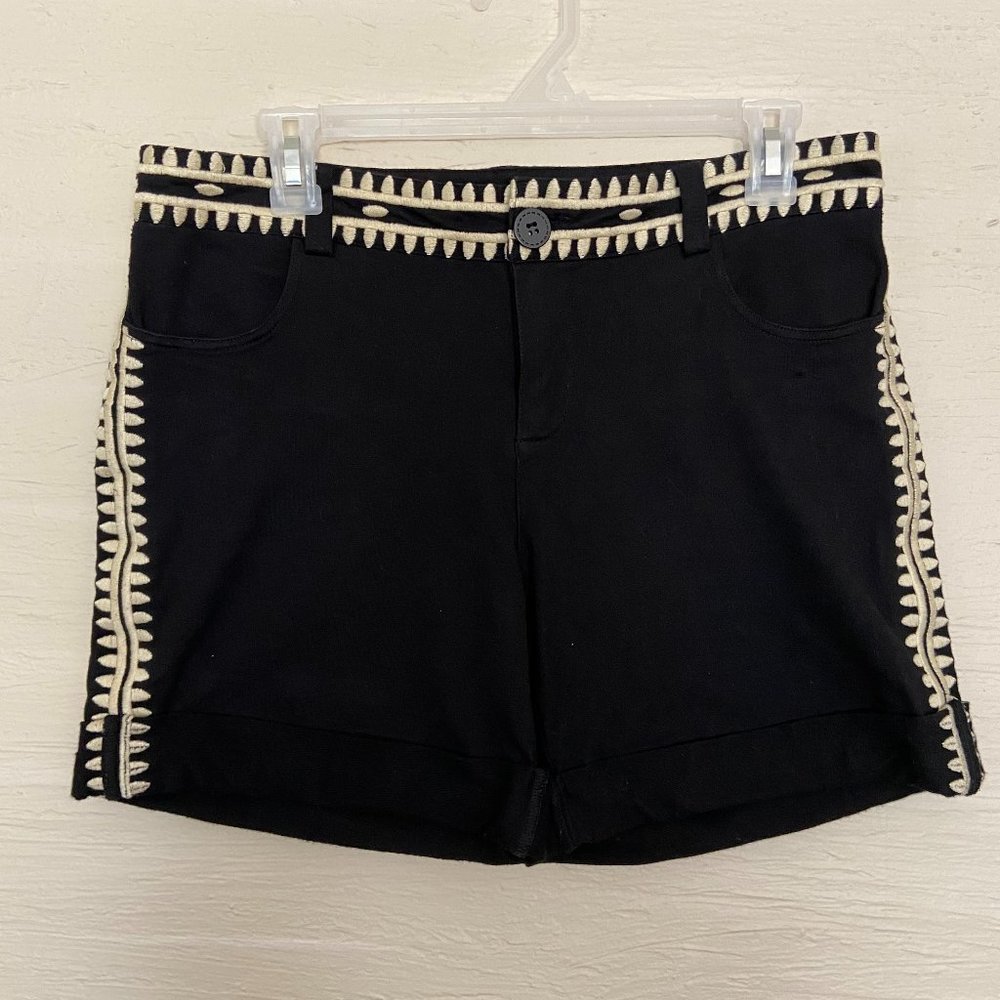 MUR MUR Black Shorts Embroidered Stretchy Fabric Size Medium
